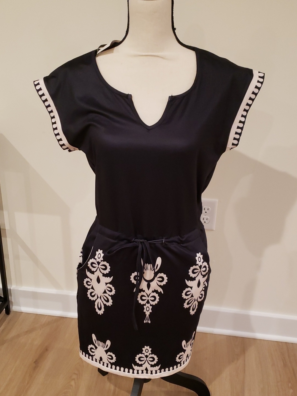 NEW Black and White Casual Drawstring Waist Dress